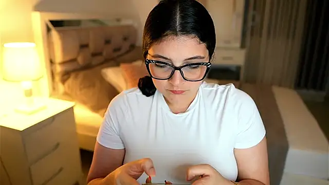 Camilaa bueno online show from December 20, 2025, 11:18 pm