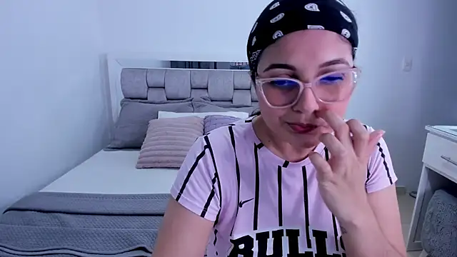 Camilaa bueno online show from May 30, 2026, 1:34 am