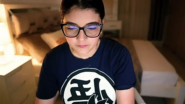 Camilaa bueno online show from September 22, 2025, 3:12 am