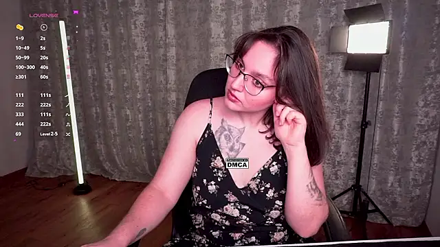 Snapshot of Hoot_owl_cb chatting on February 23, 2026, 8:31 pm Hoot owl cb online show from February 23, 2026, 8:31 pm