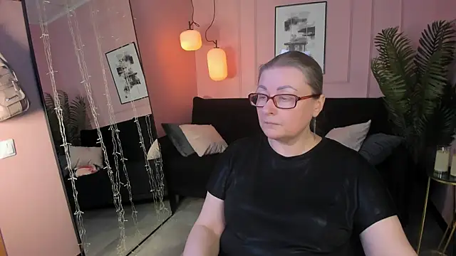 AlexandraKind online show from February 9, 2026, 1:58 am