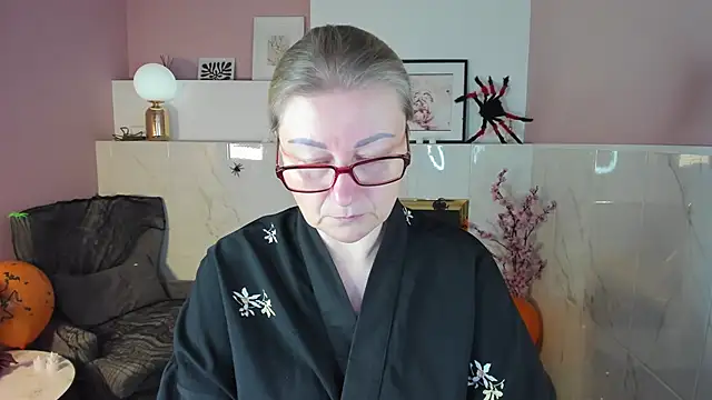 AlexandraKind online show from October 29, 2025, 1:32 pm