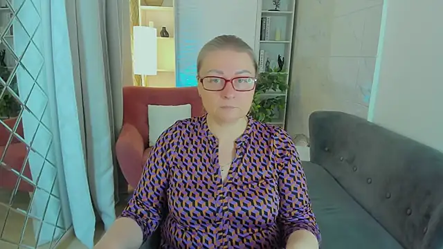 AlexandraKind online show from December 14, 2025, 8:47 pm