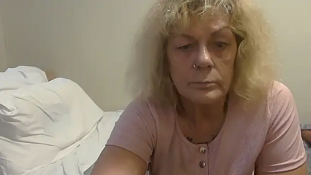 housewife shantie online show from September 28, 2025, 9:49 am