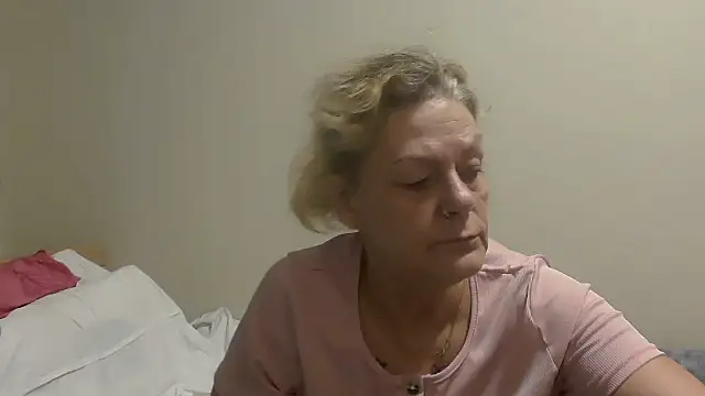 housewife shantie online show from October 6, 2025, 10:05 am