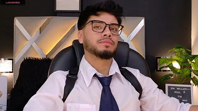 Snapshot of Tommidubois chatting on November 8, 2025, 4:38 am Tommidubois online show from November 8, 2025, 4:38 am