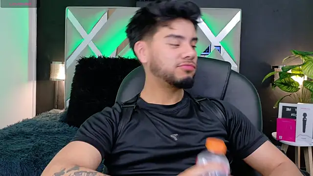 Snapshot of Tommidubois chatting on November 27, 2025, 4:13 am Tommidubois online show from November 27, 2025, 4:13 am