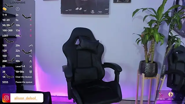 Alisson Wynter online show from October 6, 2025, 3:51 am