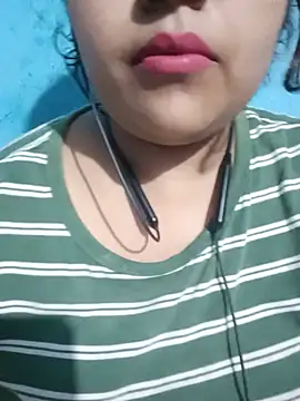 Snapshot of Love-Veronica chatting on July 13, 2026, 6:40 pm Love-Veronica online show from July 13, 2026, 6:40 pm