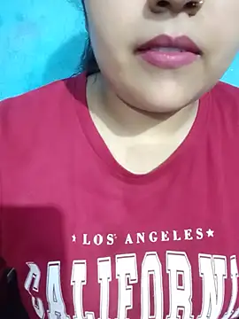 Snapshot of Love-Veronica chatting on July 29, 2026, 5:45 pm Love-Veronica online show from July 29, 2026, 5:45 pm