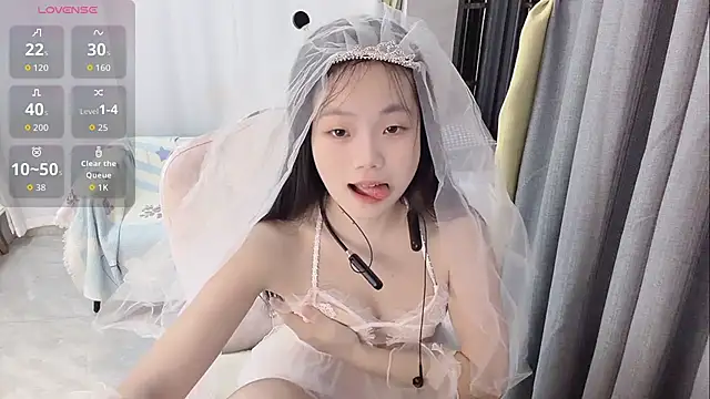 Lena-yyds online show from November 6, 2025, 5:06 pm