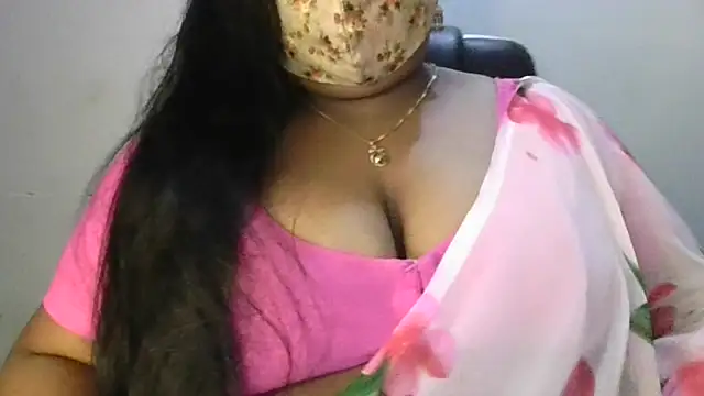 Snapshot of Sexy_Radhikaa chatting on July 13, 2026, 6:35 am Sexy Radhikaa online show from July 13, 2026, 6:35 am