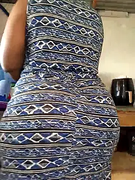 Snapshot of curvyloneah75 chatting on May 4, 2026, 7:44 am curvyloneah75 online show from May 4, 2026, 7:44 am