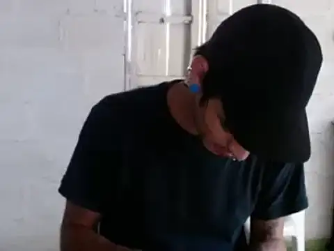 tayler punk noise online show from December 25, 2024, 10:05 pm