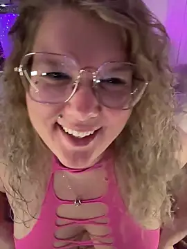 CurvyAnonymousGirl89 online show from February 26, 2026, 5:02 pm