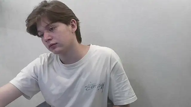 Snapshot of W_N_G_S chatting on October 1, 2025, 5:01 am W N G S online show from October 1, 2025, 5:01 am