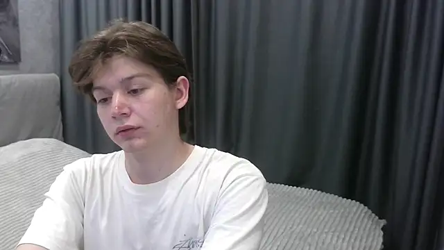 Snapshot of W_N_G_S chatting on October 15, 2025, 8:28 pm W N G S online show from October 15, 2025, 8:28 pm