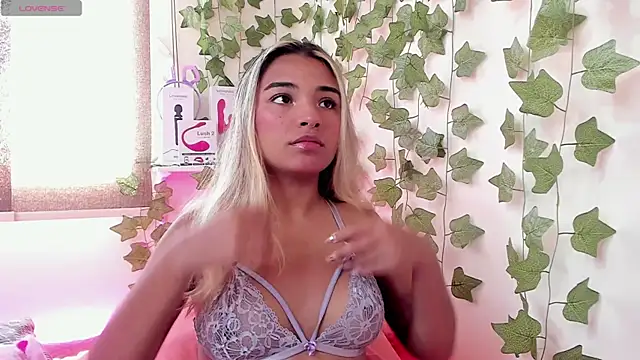 Annebull  online show from January 17, 2025, 4:57 pm