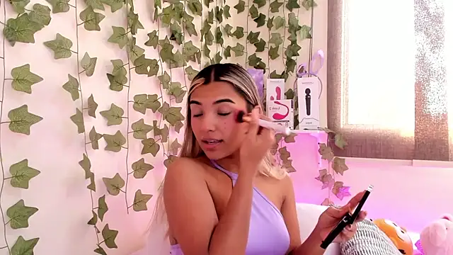 Annebull  online show from January 10, 2025, 7:43 pm