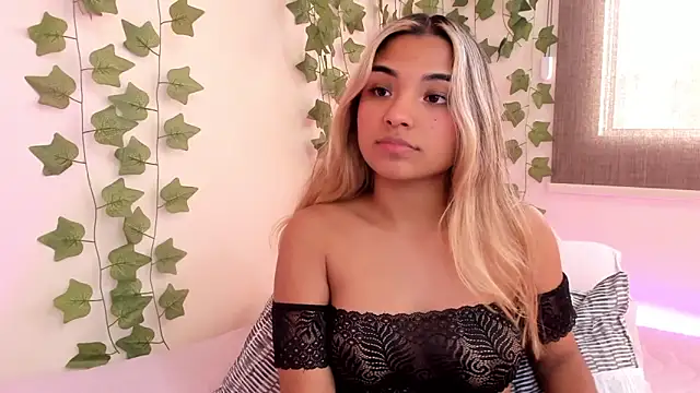 Annebull  online show from January 9, 2025, 8:44 pm