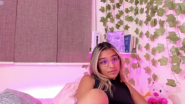 Annebull  online show from February 6, 2025, 2:33 am