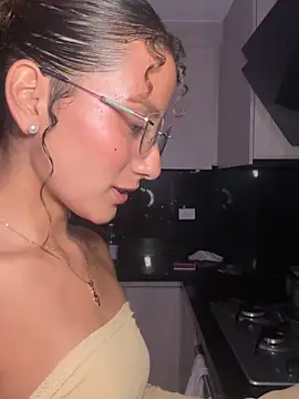 Snapshot of varenkaivanova_22 chatting on March 12, 2025, 3:46 am varenkaivanova 22 online show from March 12, 2025, 3:46 am