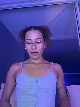 Snapshot of varenkaivanova_22 chatting on March 13, 2025, 6:16 am varenkaivanova 22 online show from March 13, 2025, 6:16 am