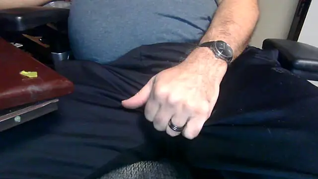 Snapshot of thickdaddy59 chatting on December 23, 2024, 1:40 am thickdaddy59 online show from December 23, 2024, 1:40 am