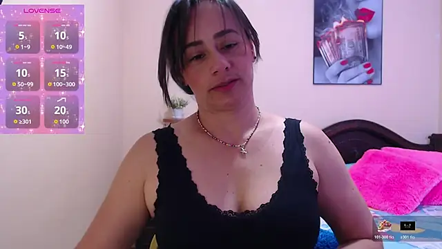 Snapshot of sara_florez1 chatting on November 7, 2025, 11:04 am sara florez1 online show from November 7, 2025, 11:04 am