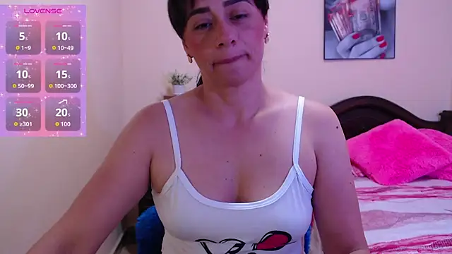 Snapshot of sara_florez1 chatting on November 26, 2025, 11:10 am sara florez1 online show from November 26, 2025, 11:10 am