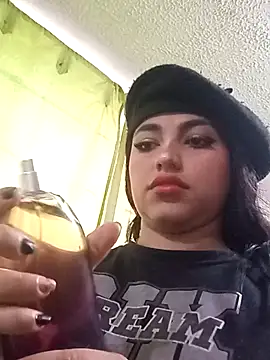 Naomy veracruz  online show from November 16, 2025, 12:21 pm