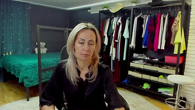 Snapshot of Julia_Cherry_ chatting on January 11, 2026, 3:52 pm Julia Cherry online show from January 11, 2026, 3:52 pm