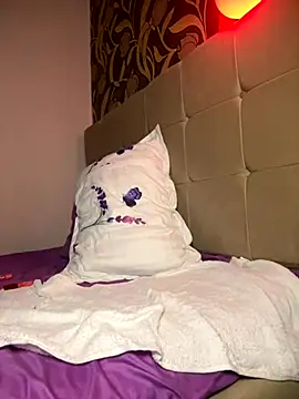 Snapshot of BellaaNoir chatting on September 18, 2025, 7:50 pm BellaaNoir online show from September 18, 2025, 7:50 pm