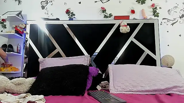 abby eemily online show from October 31, 2025, 12:18 am