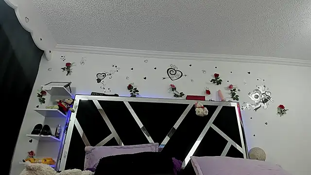 Snapshot of thedream_girls chatting on October 31, 2025, 12:18 am thedream girls online show from October 31, 2025, 12:18 am