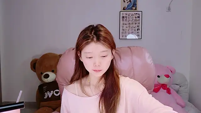 yangyang-1115 online show from April 15, 2026, 5:57 am