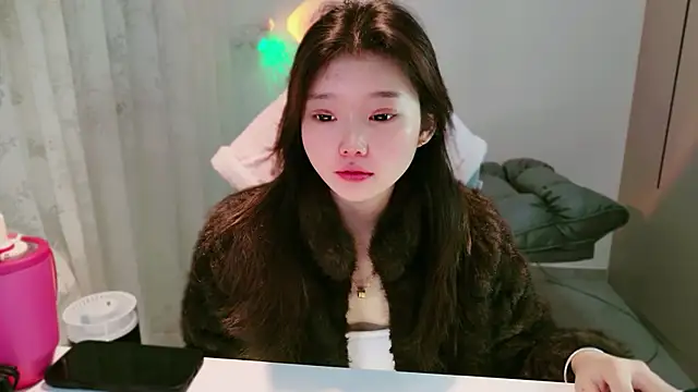 Snapshot of yangyang-1115 chatting on December 1, 2025, 4:57 am yangyang-1115 online show from December 1, 2025, 4:57 am