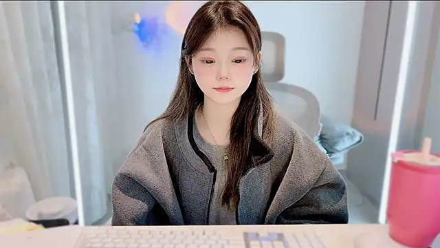 Snapshot of yangyang-1115 chatting on November 28, 2025, 3:50 am yangyang-1115 online show from November 28, 2025, 3:50 am