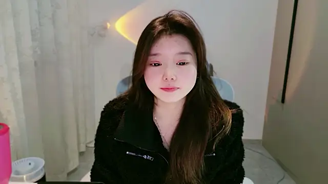 Snapshot of yangyang-1115 chatting on December 3, 2025, 5:08 am yangyang-1115 online show from December 3, 2025, 5:08 am