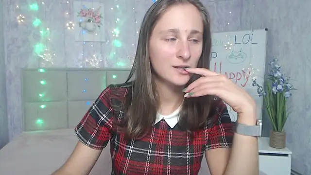 Snapshot of MichelLeee chatting on September 9, 2025, 11:19 am MichelLeee online show from September 9, 2025, 11:19 am