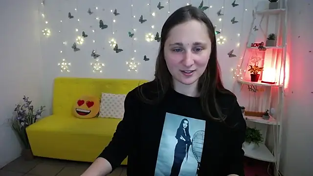 Snapshot of MichelLeee chatting on April 28, 2026, 11:47 am MichelLeee online show from April 28, 2026, 11:47 am