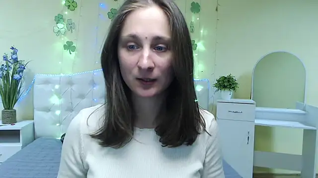 Snapshot of MichelLeee chatting on March 14, 2025, 12:18 pm MichelLeee online show from March 14, 2025, 12:18 pm
