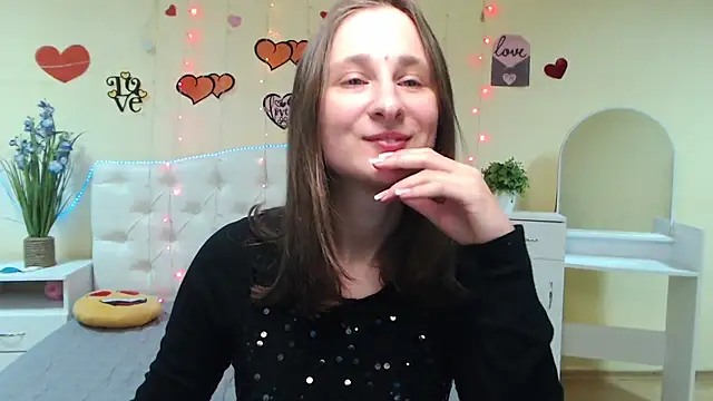 Snapshot of MichelLeee chatting on February 19, 2025, 12:33 pm MichelLeee online show from February 19, 2025, 12:33 pm