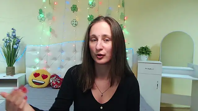 Snapshot of MichelLeee chatting on March 21, 2025, 3:24 pm MichelLeee online show from March 21, 2025, 3:24 pm