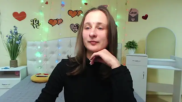 Snapshot of MichelLeee chatting on February 18, 2025, 12:17 pm MichelLeee online show from February 18, 2025, 12:17 pm