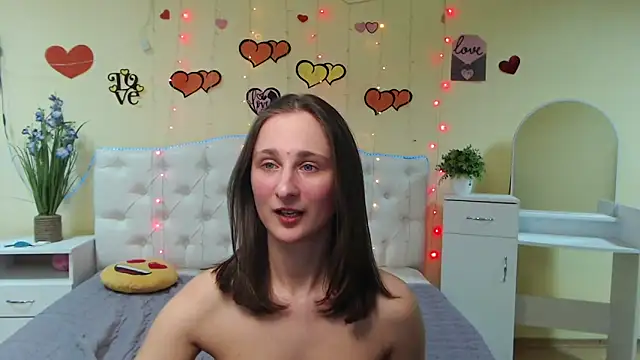 Snapshot of MichelLeee chatting on February 17, 2025, 6:28 pm MichelLeee online show from February 17, 2025, 6:28 pm
