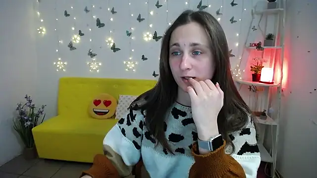 Snapshot of MichelLeee chatting on April 22, 2026, 11:39 am MichelLeee online show from April 22, 2026, 11:39 am