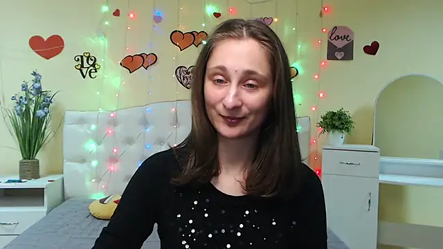 Snapshot of MichelLeee chatting on March 5, 2025, 12:11 pm MichelLeee online show from March 5, 2025, 12:11 pm