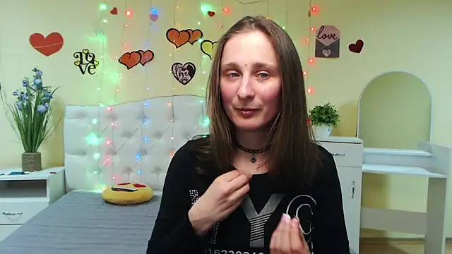 Snapshot of MichelLeee chatting on March 7, 2025, 12:01 pm MichelLeee online show from March 7, 2025, 12:01 pm