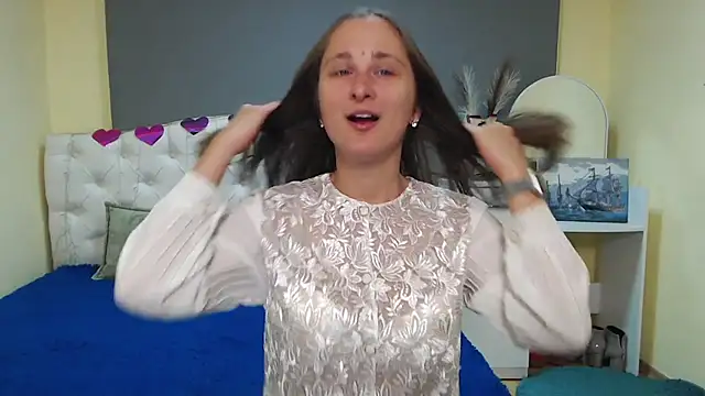 Snapshot of MichelLeee chatting on October 8, 2025, 11:12 am MichelLeee online show from October 8, 2025, 11:12 am